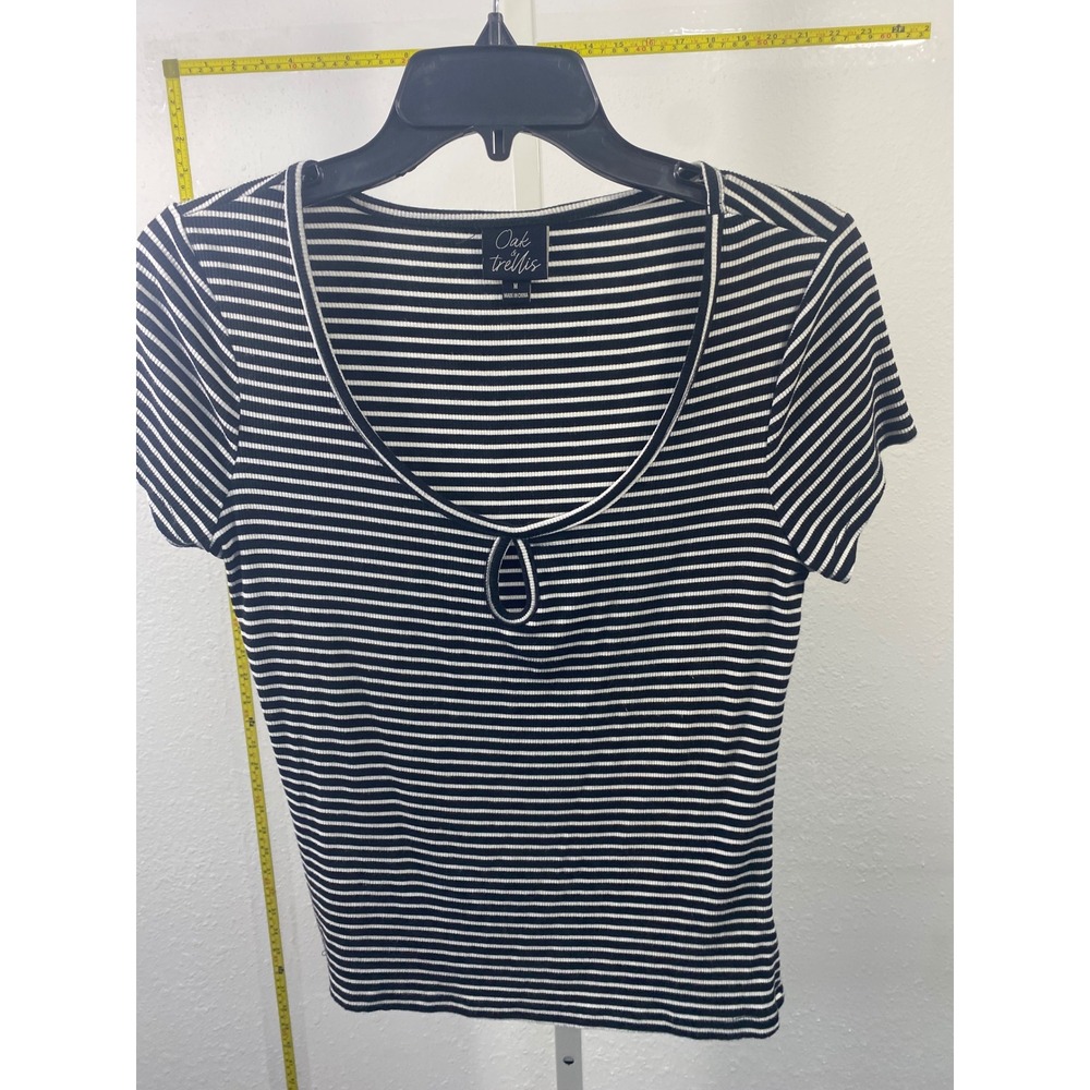Oak & Trellis Womens Black White Striped Ribbed Keyhole Scoop Neck Top Size M